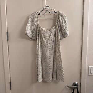 🦄3 for $10🦄 NWOT Forever 21 Puff Sleeve Dress